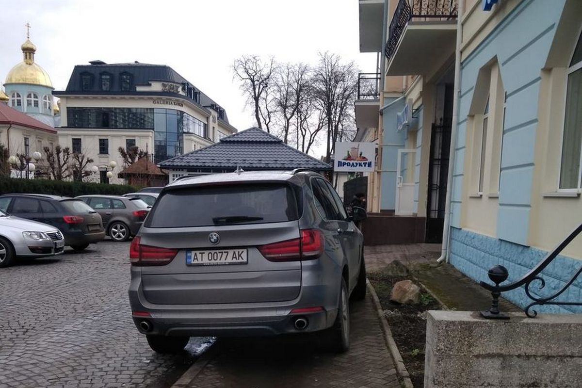ТОП-18 місць рагульського паркування у Коломиї 15