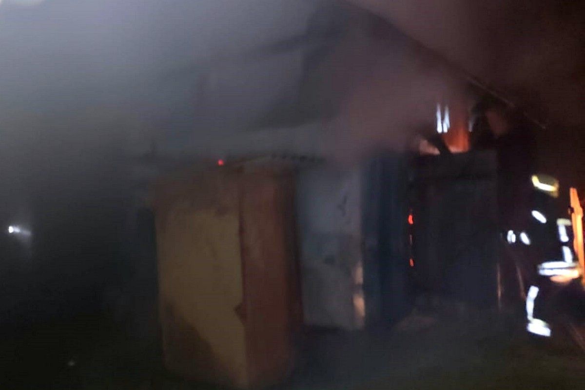 Вдосвіта в Коломиї горіла будівля 2