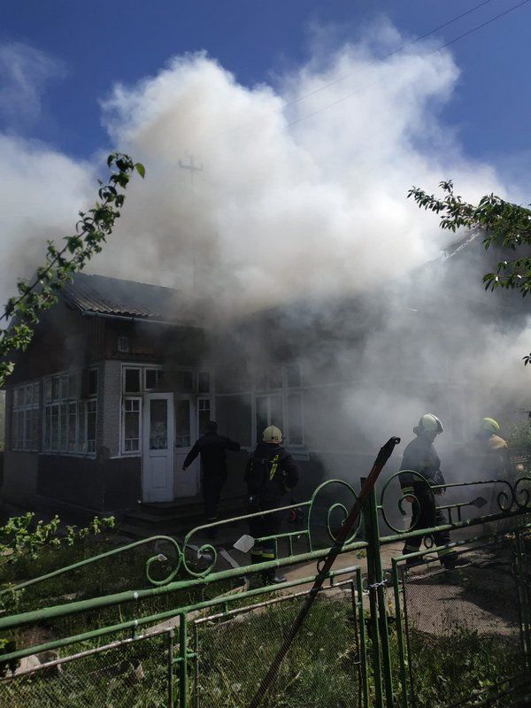 На Коломийщині за добу тричі горіла суха трава та 2 будинки 1