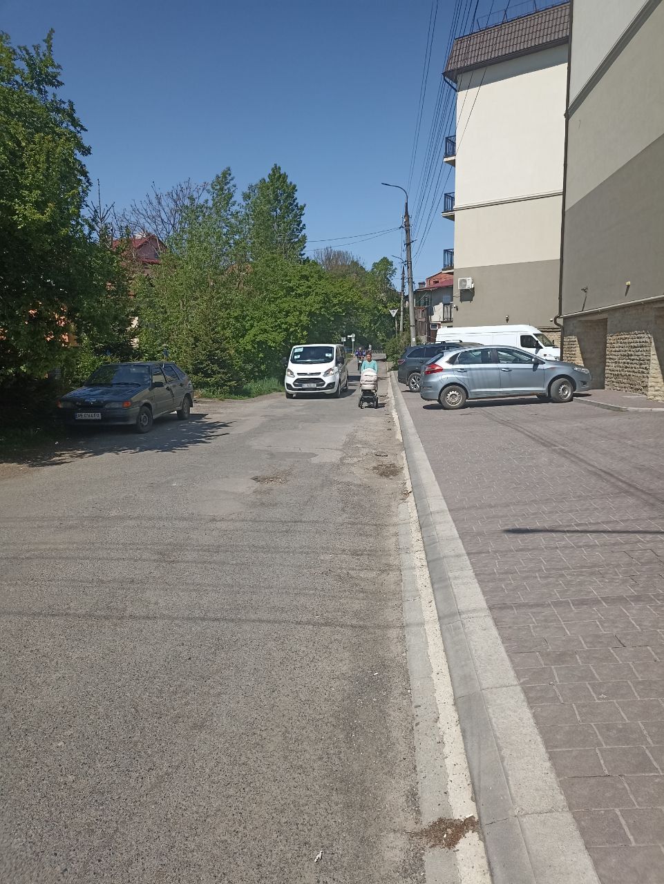 "Став і пішов" частина 2: як (не)владналося питання з протиправним паркуванням на Чехова 1