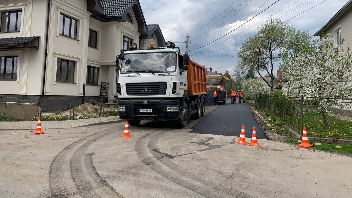У Коломиї роблять дорогу до пологового будинку 2