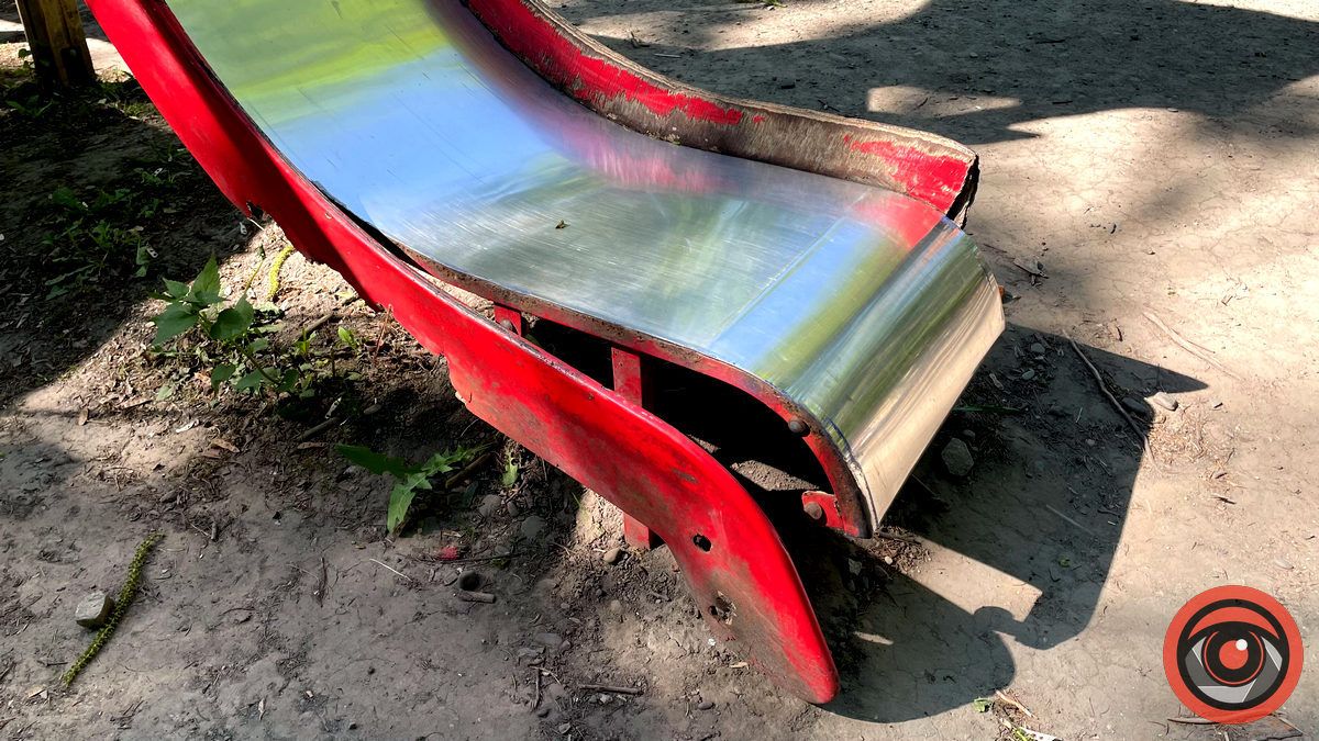 Небезпечні розваги: як нині виглядають ігрові комплекси в міському парку 1