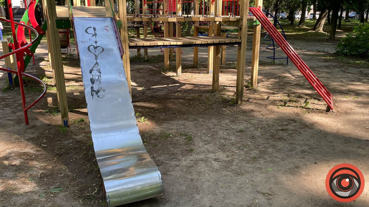 Небезпечні розваги: як нині виглядають ігрові комплекси в міському парку 4