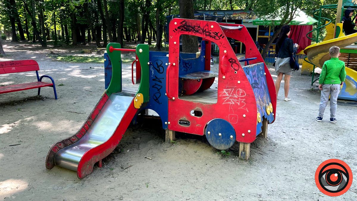 Небезпечні розваги: як нині виглядають ігрові комплекси в міському парку 5