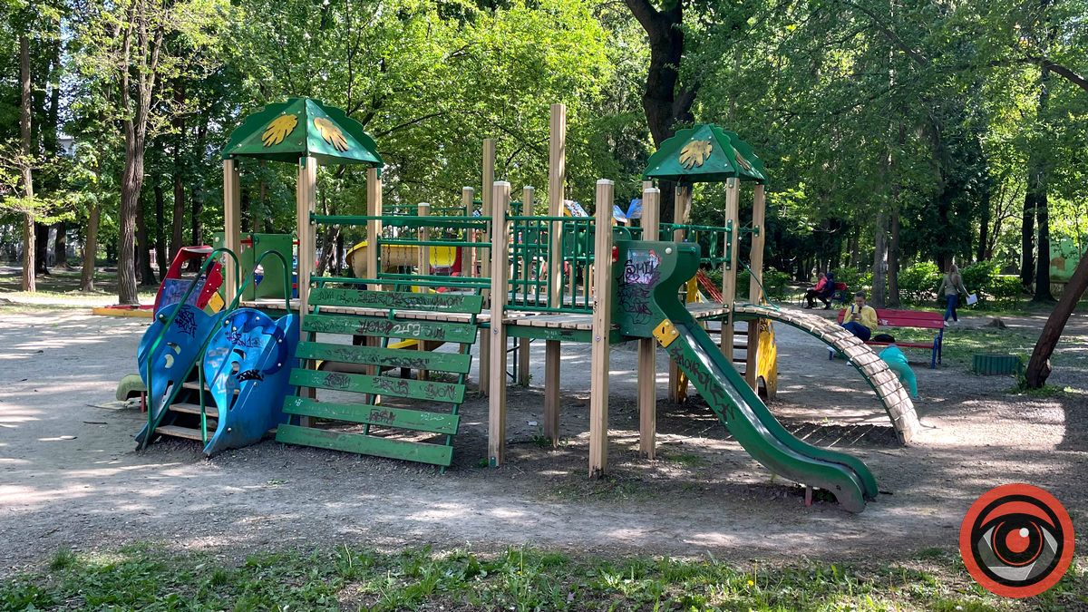 Небезпечні розваги: як нині виглядають ігрові комплекси в міському парку 6