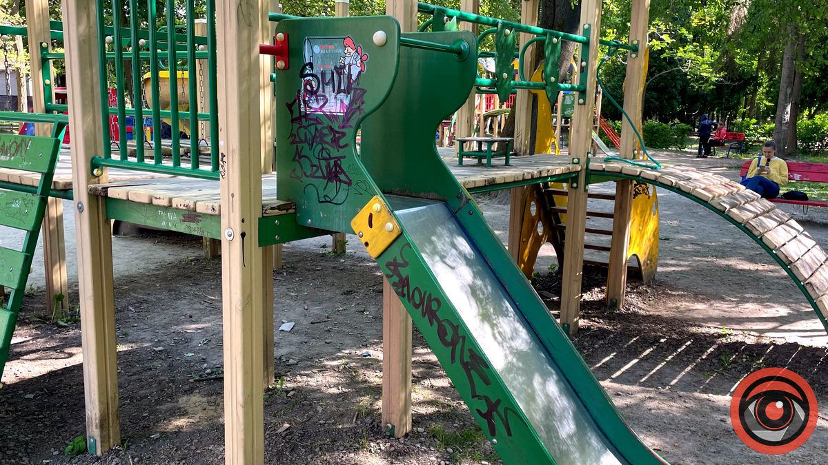 Небезпечні розваги: як нині виглядають ігрові комплекси в міському парку 7