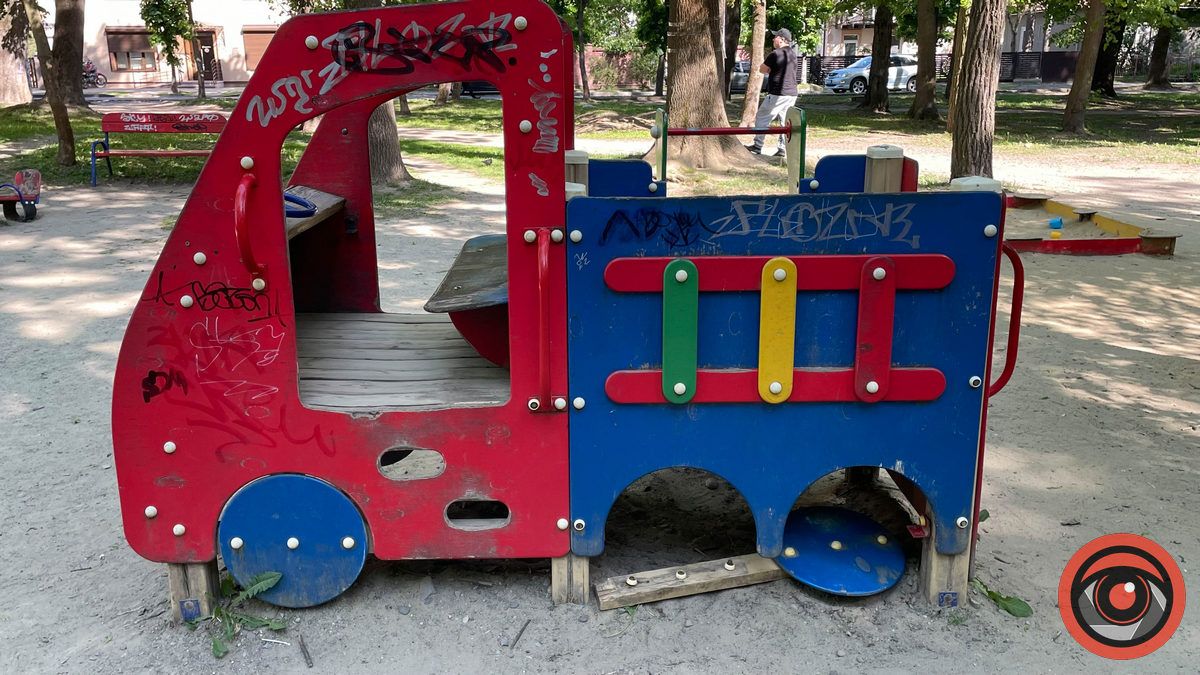 Небезпечні розваги: як нині виглядають ігрові комплекси в міському парку