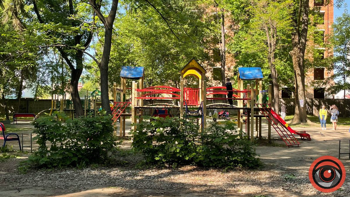 Небезпечні розваги: як нині виглядають ігрові комплекси в міському парку 12