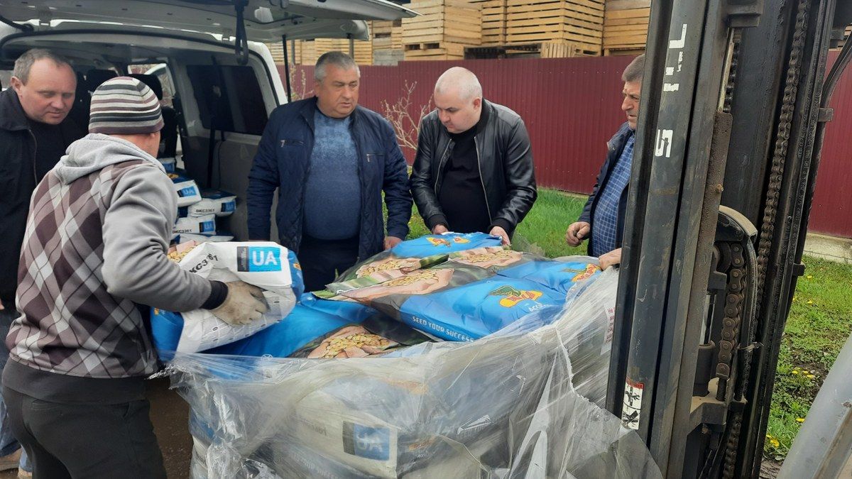 Корпорація Bayer передала фермерам Прикарпаття насіння кукурудзи