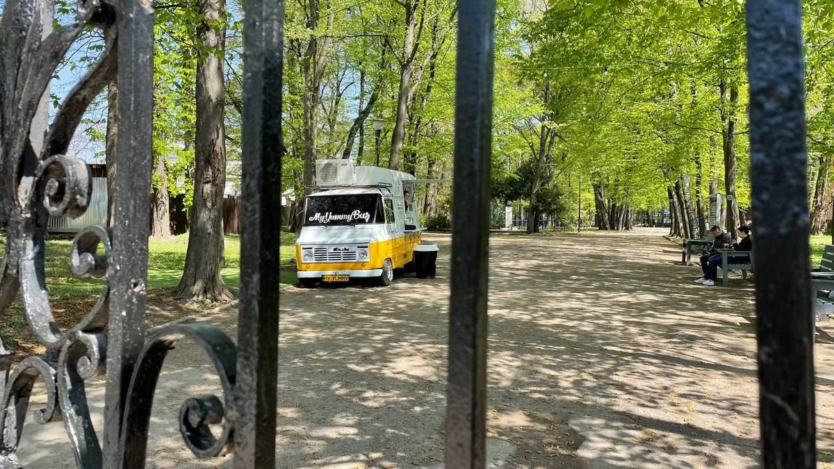 Бульвар з ароматом кави 14