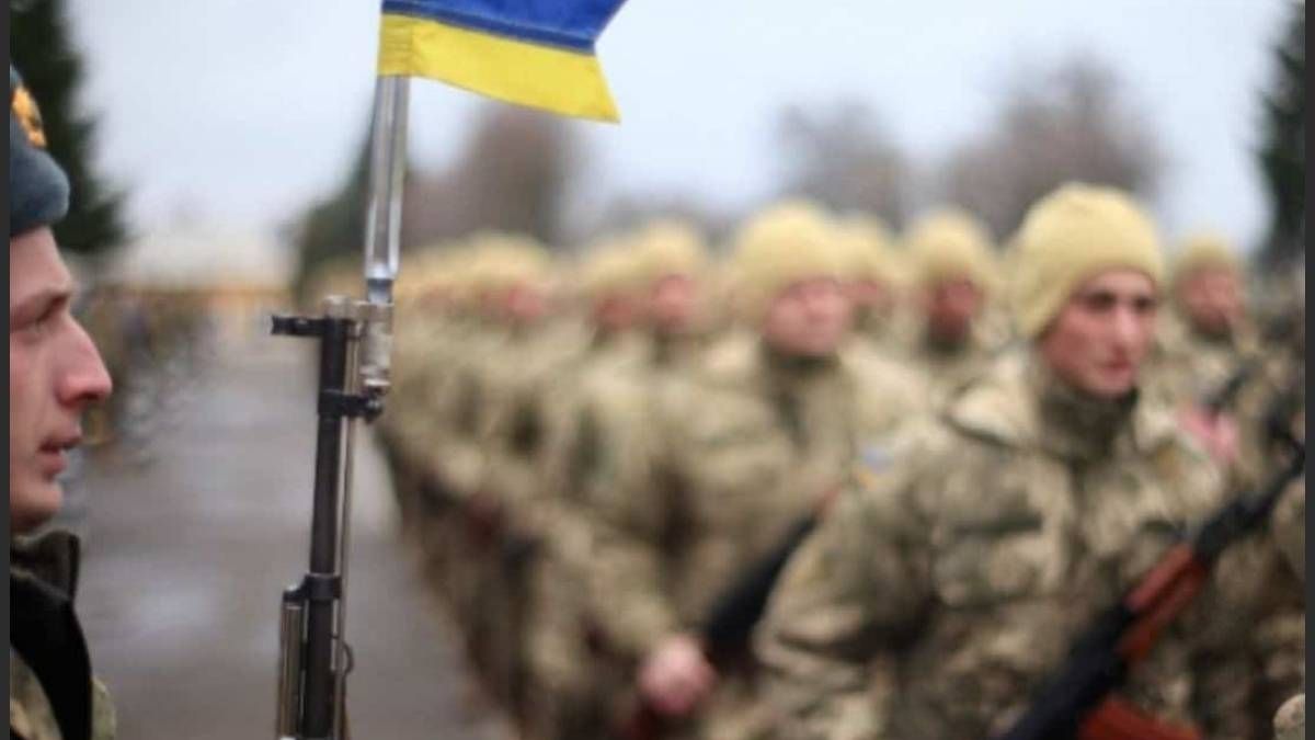 У черзі за пальним, магазині, на вулиці: відтепер повістку від військомату можуть вручити будь-де