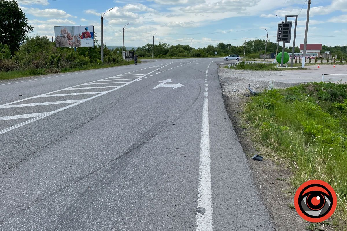 На об'їзній у Коломиї ДТП: мікроавтобус влетів у кросовер 2