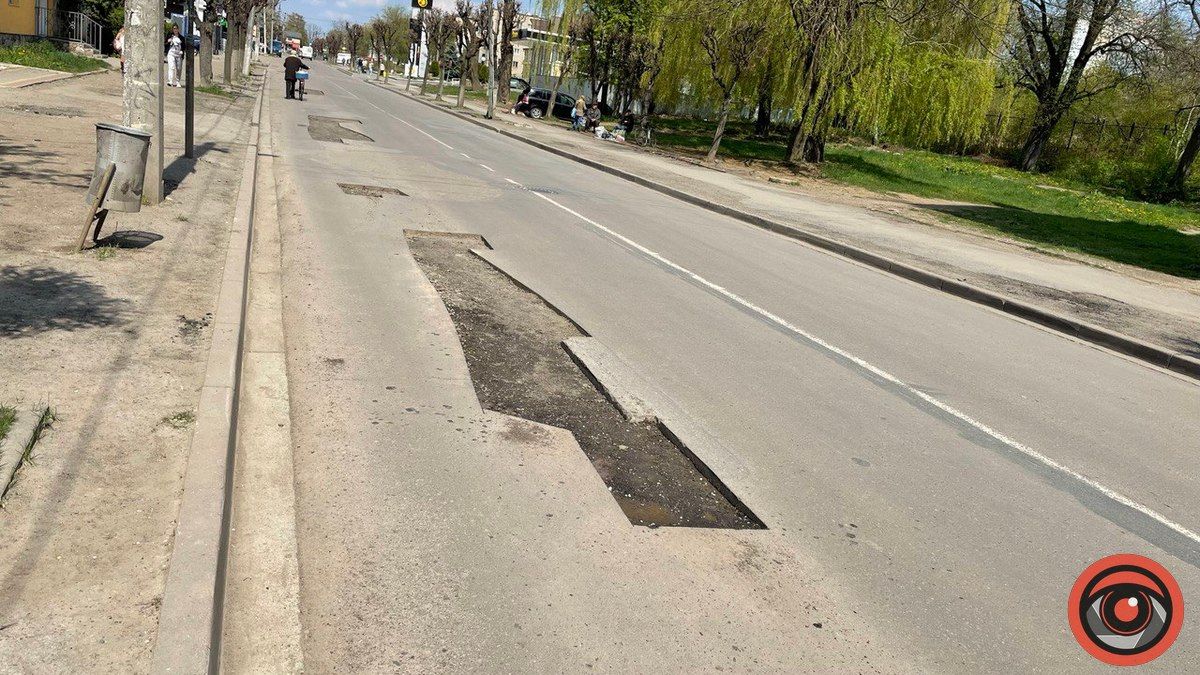 На вулиці Бандери у Коломиї вирізали асфальт 1
