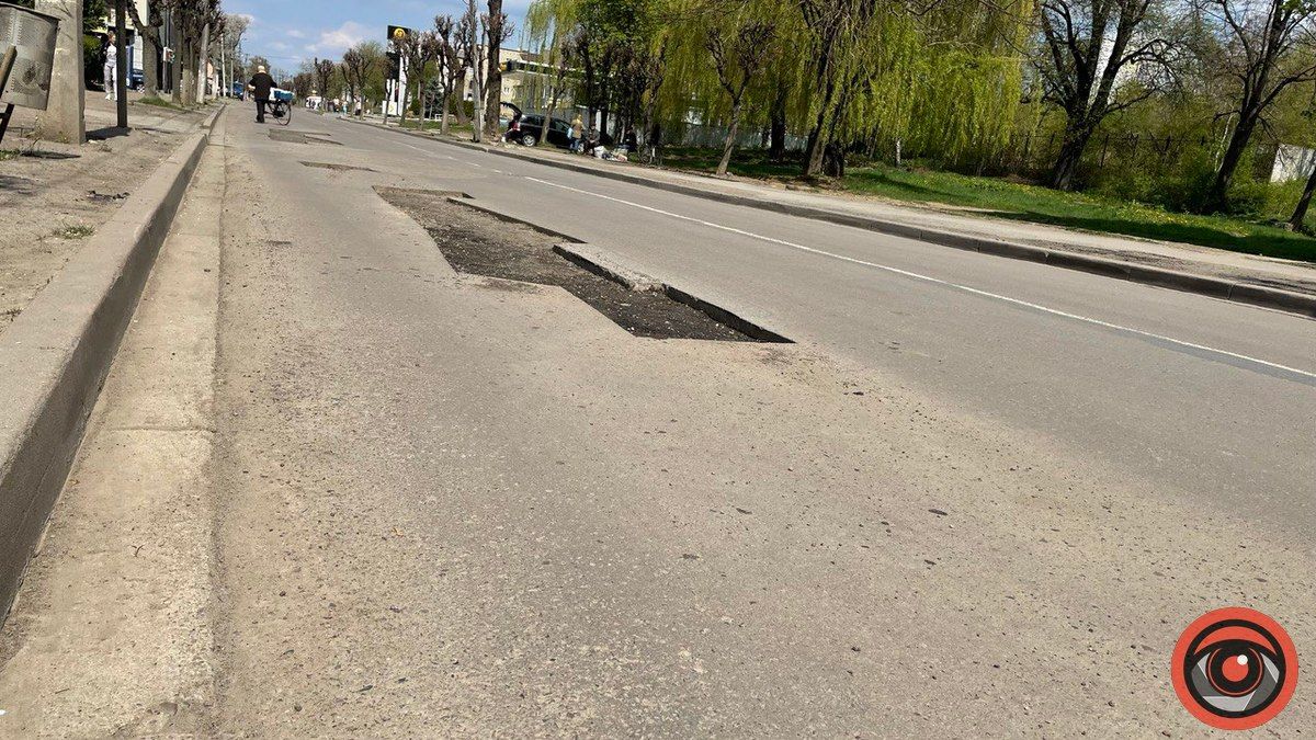 На вулиці Бандери у Коломиї вирізали асфальт 2