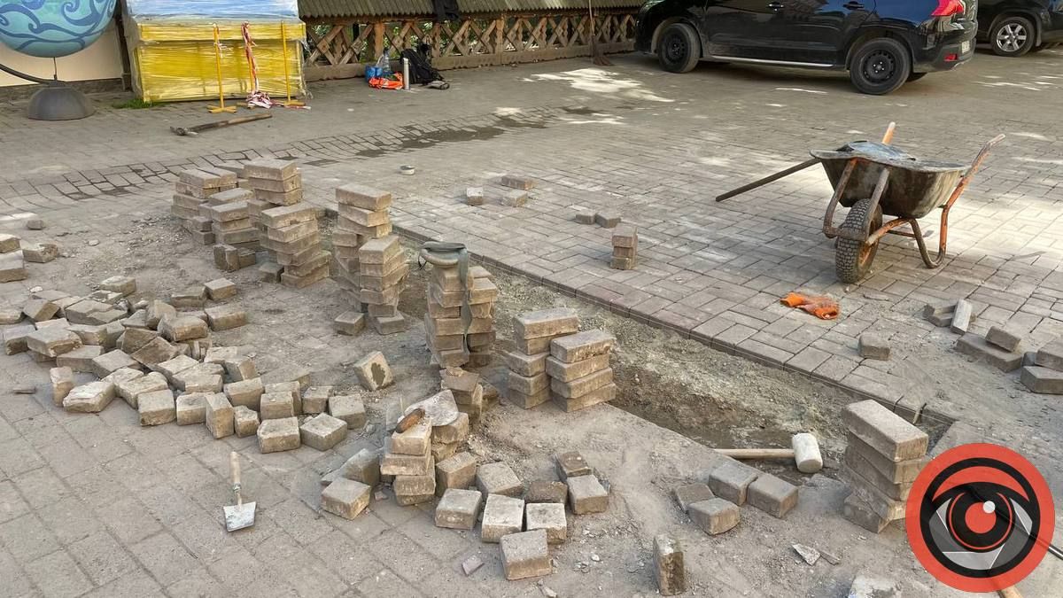 Довкола Народного дому в Коломиї роблять дорогу 2