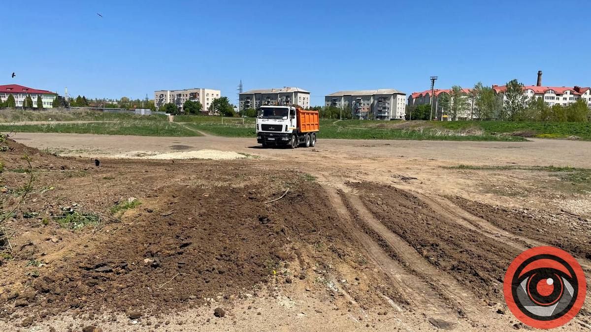 Впритул до міського озера розпочалися будівельні роботи 2