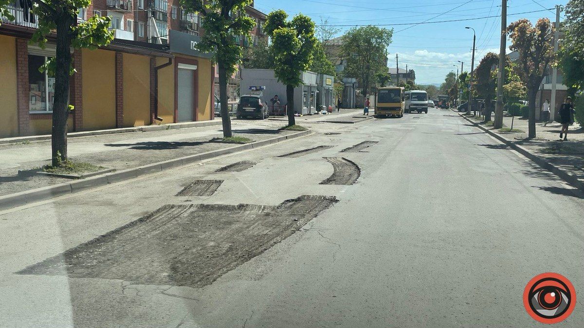 По вулиці Бандери у Коломиї ремонтують дорогу 4