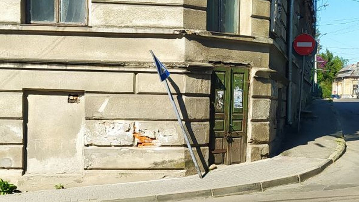 Сила тяжіння | Що з дорожніми знаками в Коломиї? 1