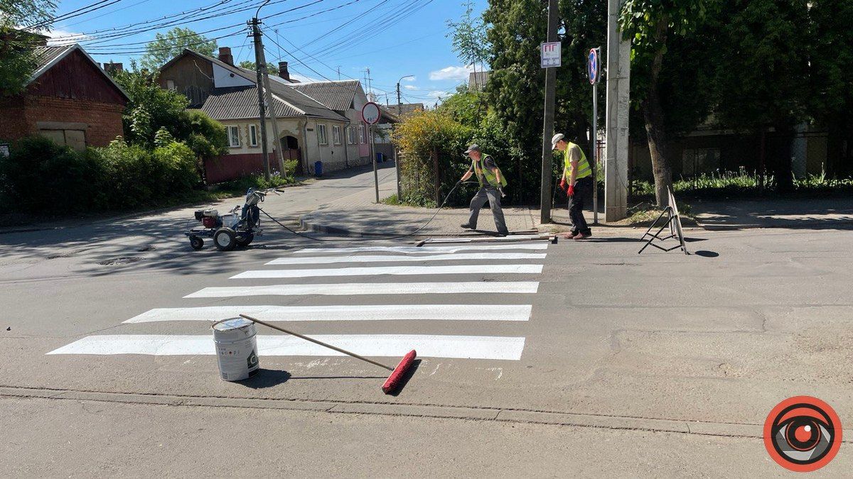 На дорогах Коломиї з'являються біленькі смужки 1