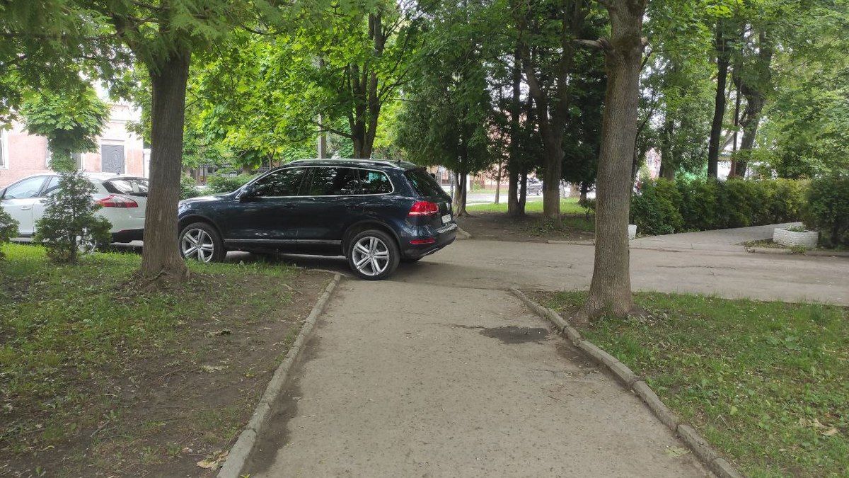 ТОП-18 місць рагульського паркування у Коломиї 1