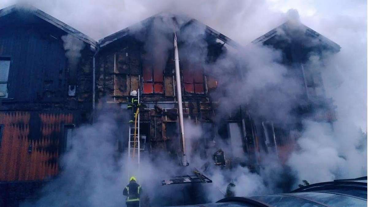 У готелі на Прикарпатті виникла масштабна пожежа