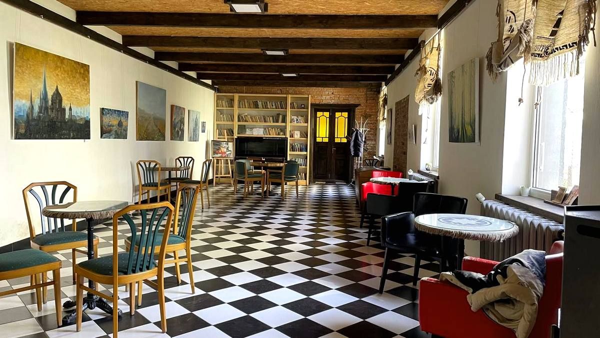 Бульвар з ароматом кави 25