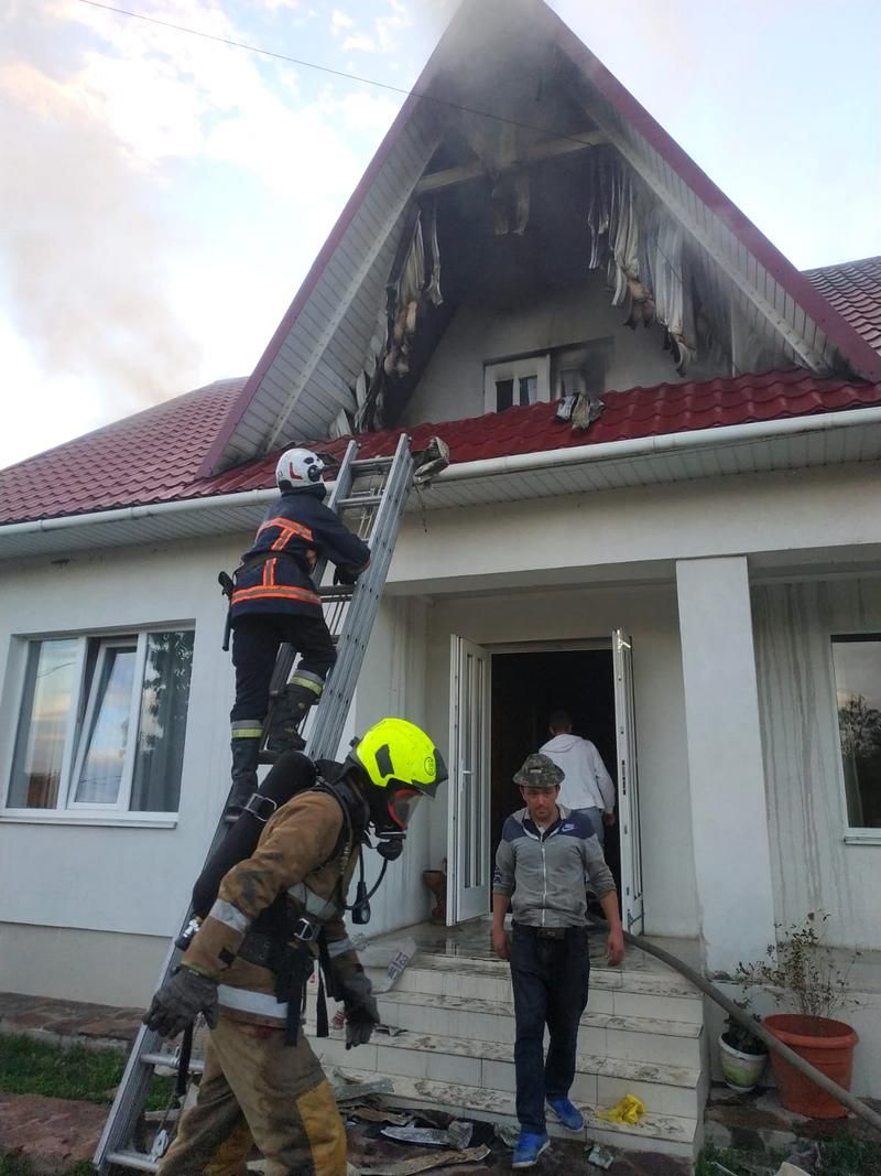 По області - 19 пожеж за добу. У с. Стрільче горів будинок 2