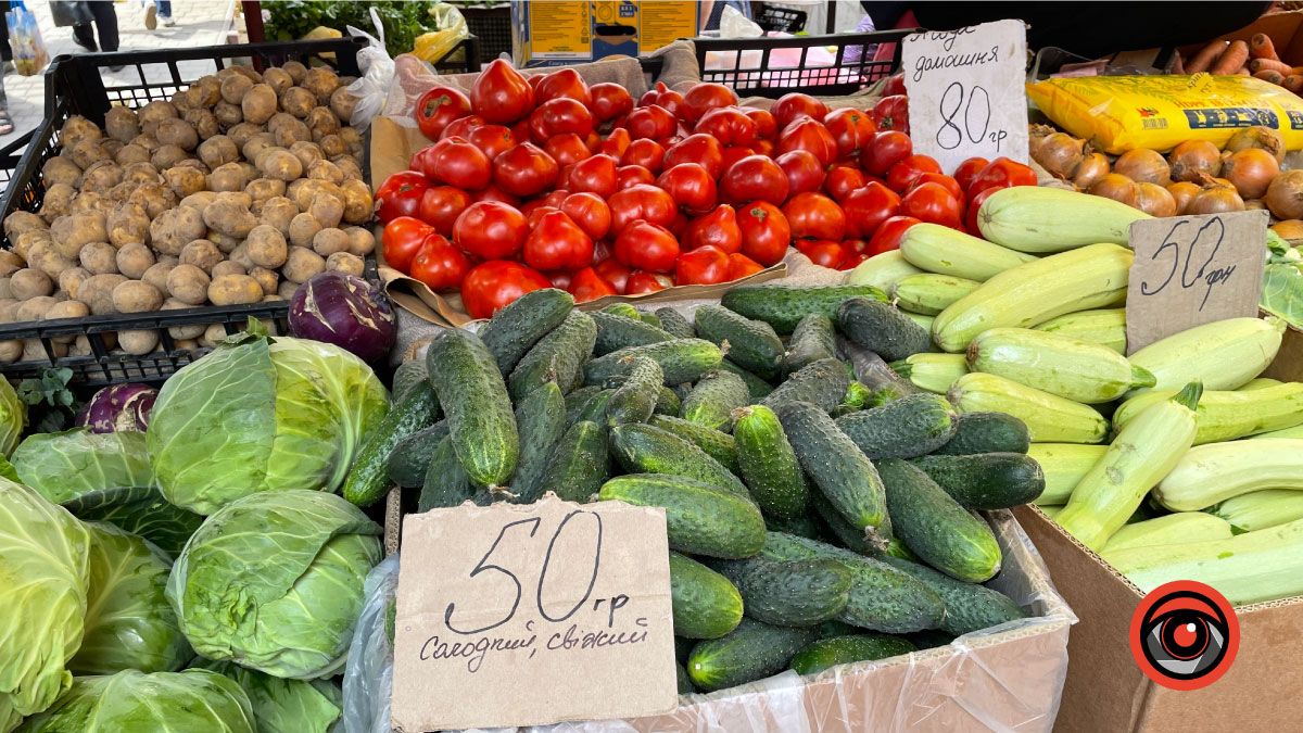 Скільки коштують овочі та фрукти на базарі у Коломиї 7