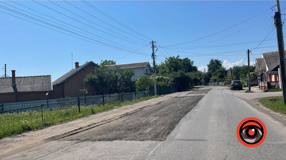 На вулиці Франка у Коломиї вирізають асфальт. Фоторепортаж 2