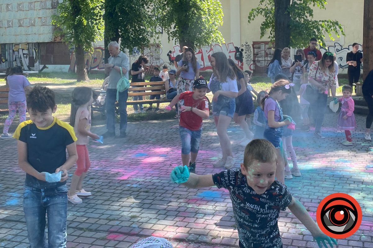 Яскраво, весело та шумно: діти розважалися у студентському сквері 9