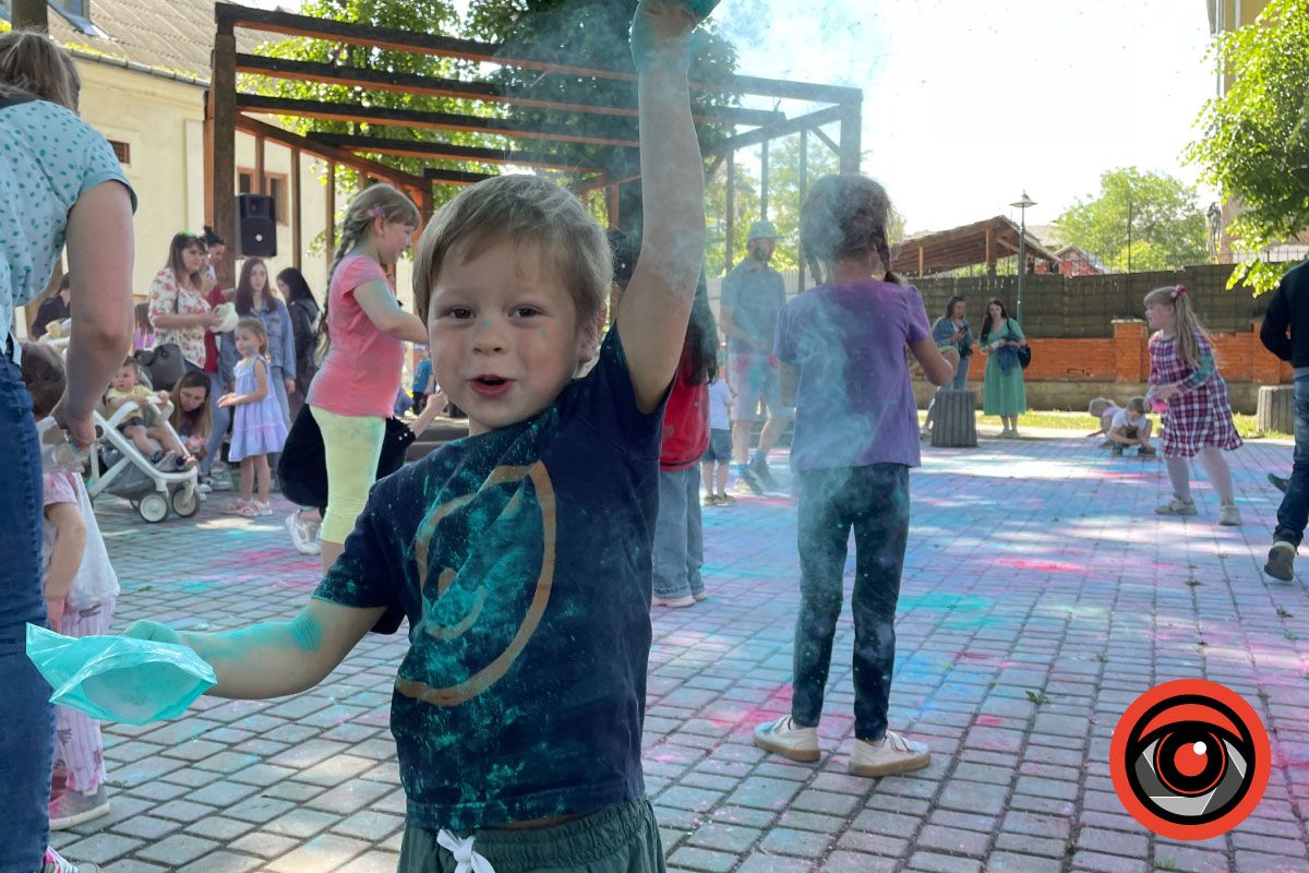 Яскраво, весело та шумно: діти розважалися у студентському сквері 6