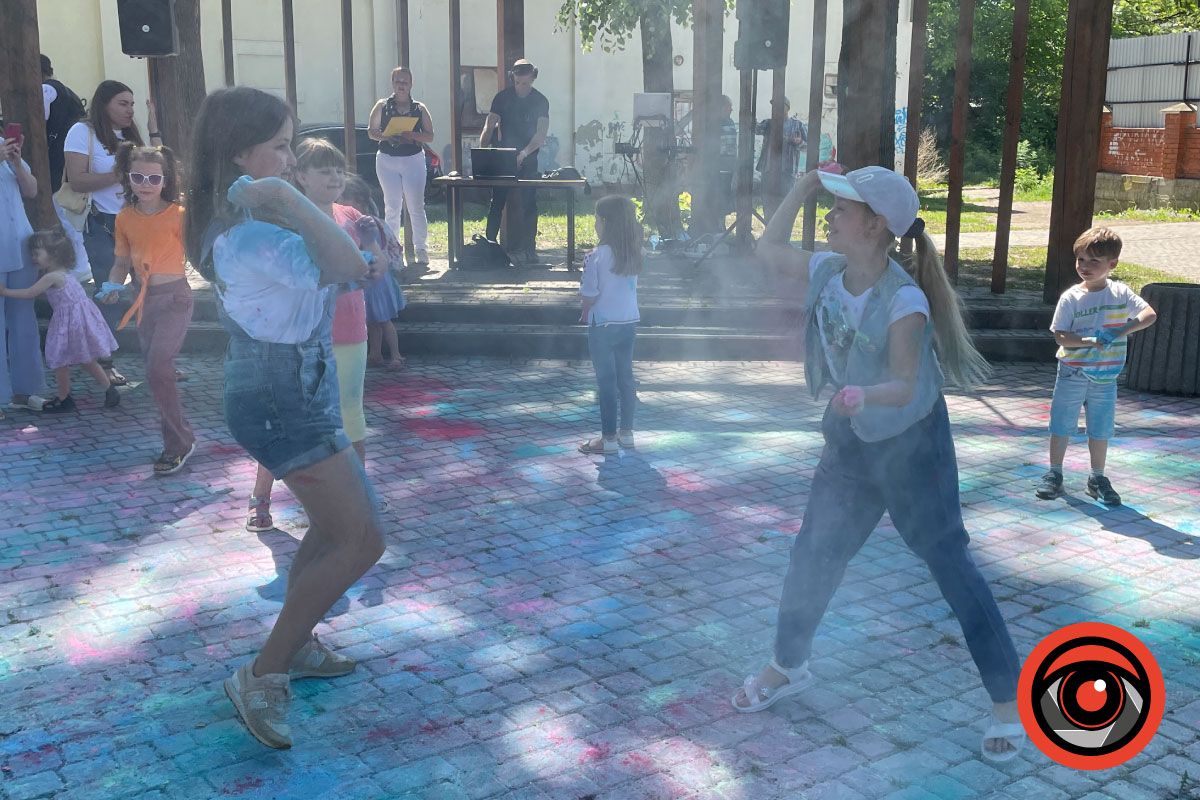 Яскраво, весело та шумно: діти розважалися у студентському сквері 3