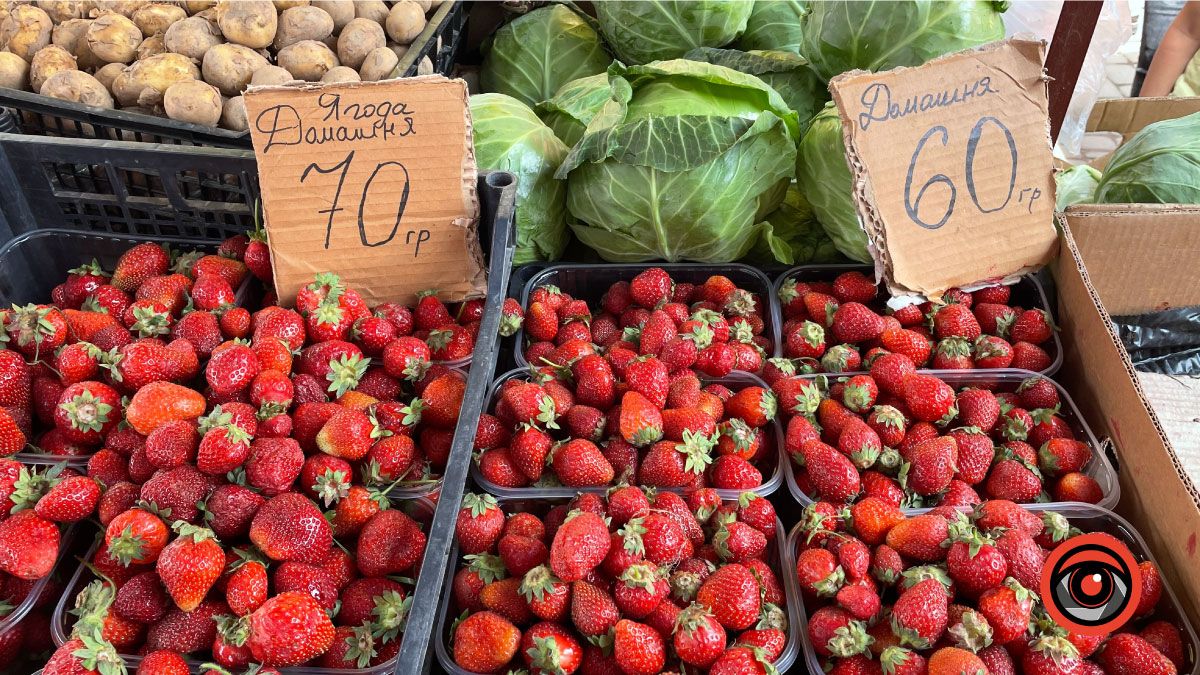 Скільки коштують овочі та фрукти на базарі у Коломиї 5