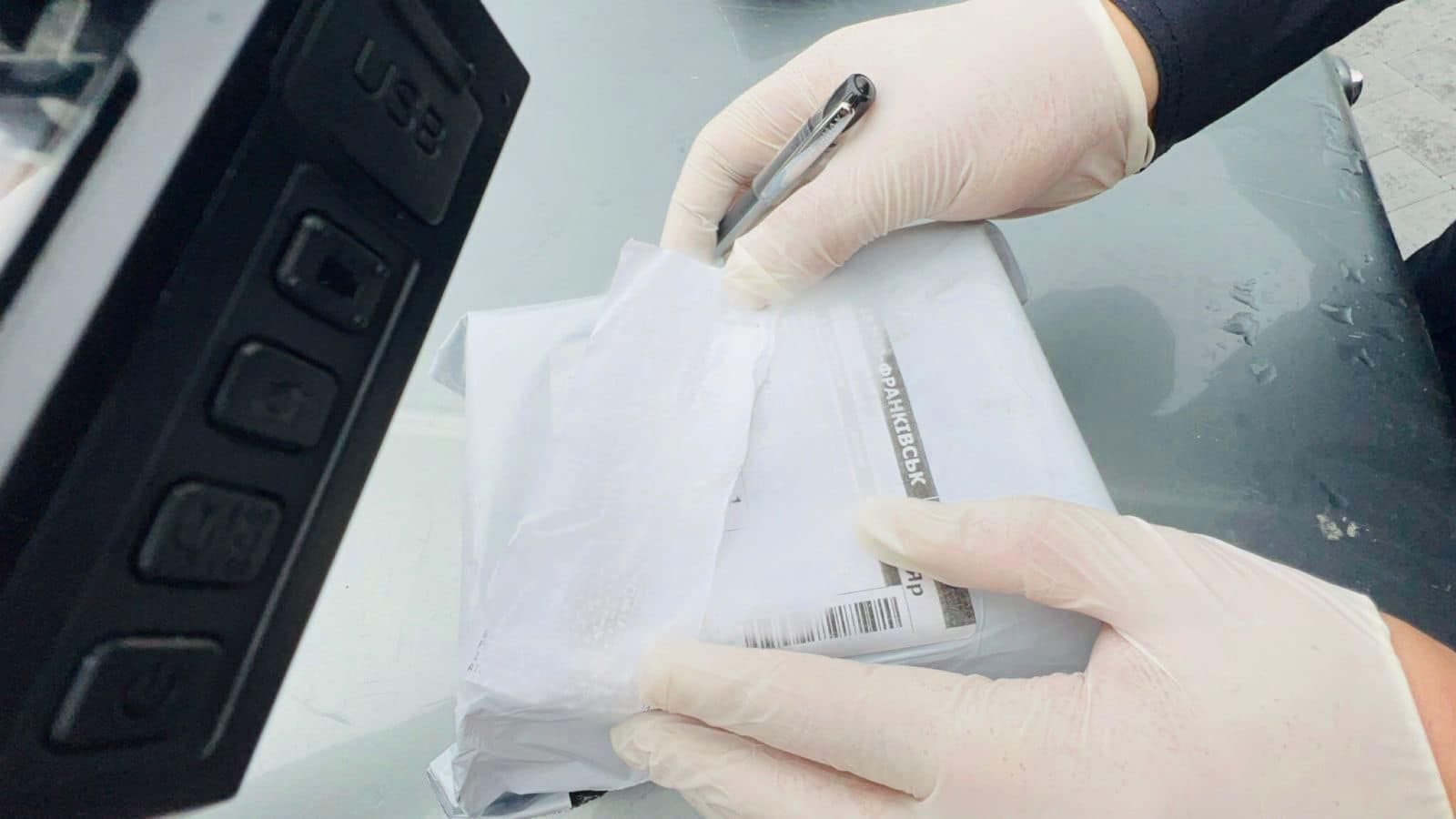 Прикарпатські поліцейські затримали наркокур'єра 2