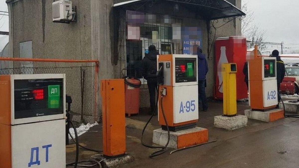 Контрафакт: у Франківську притягнули до суду директора заправки