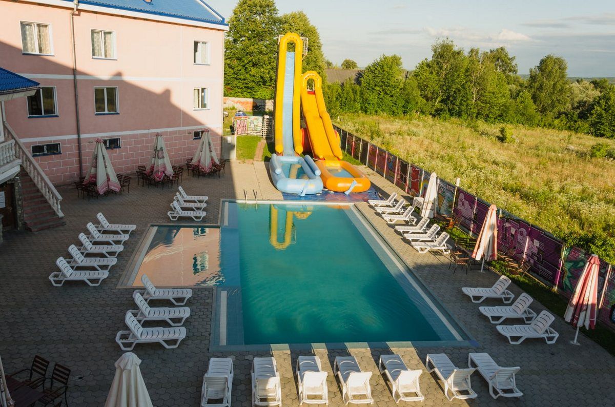 Де коломиянам відпочити біля відкритого басейну? | добірка місць 5