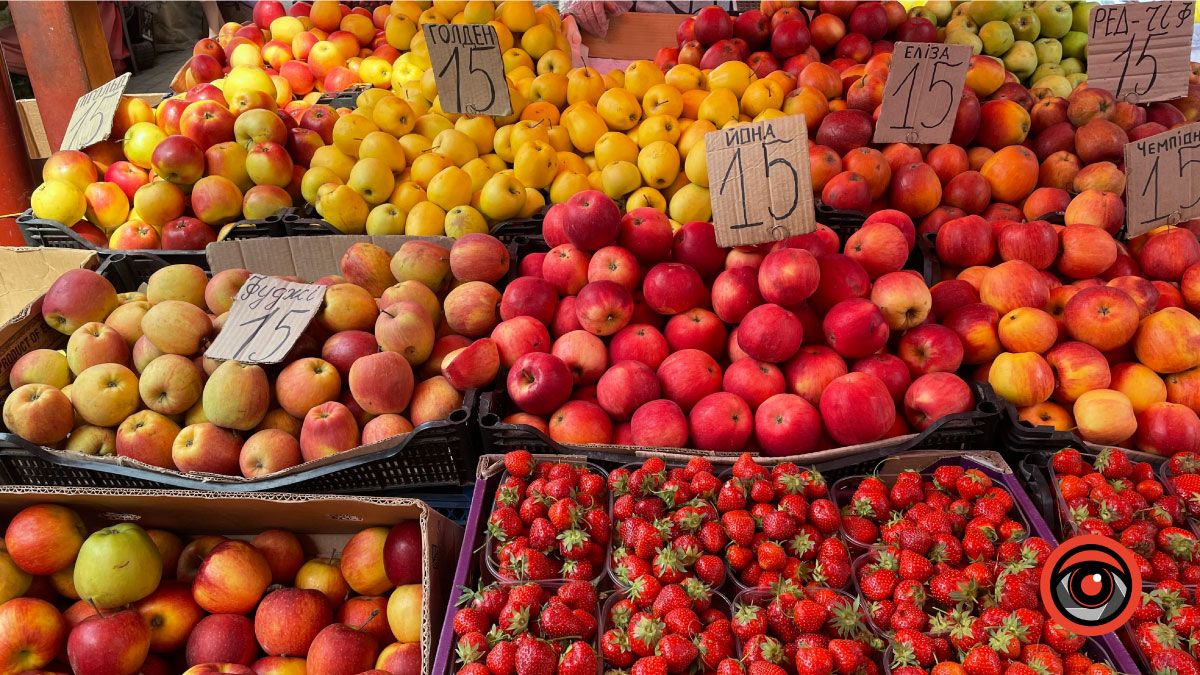 Скільки коштують овочі та фрукти на базарі у Коломиї 4