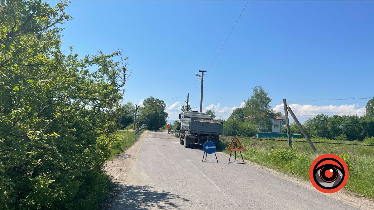 На вулиці Франка у Коломиї вирізають асфальт. Фоторепортаж