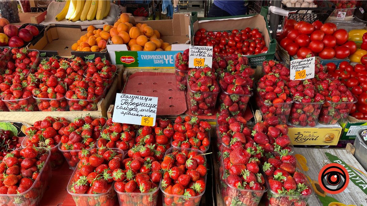 Скільки коштують овочі та фрукти на базарі у Коломиї 1