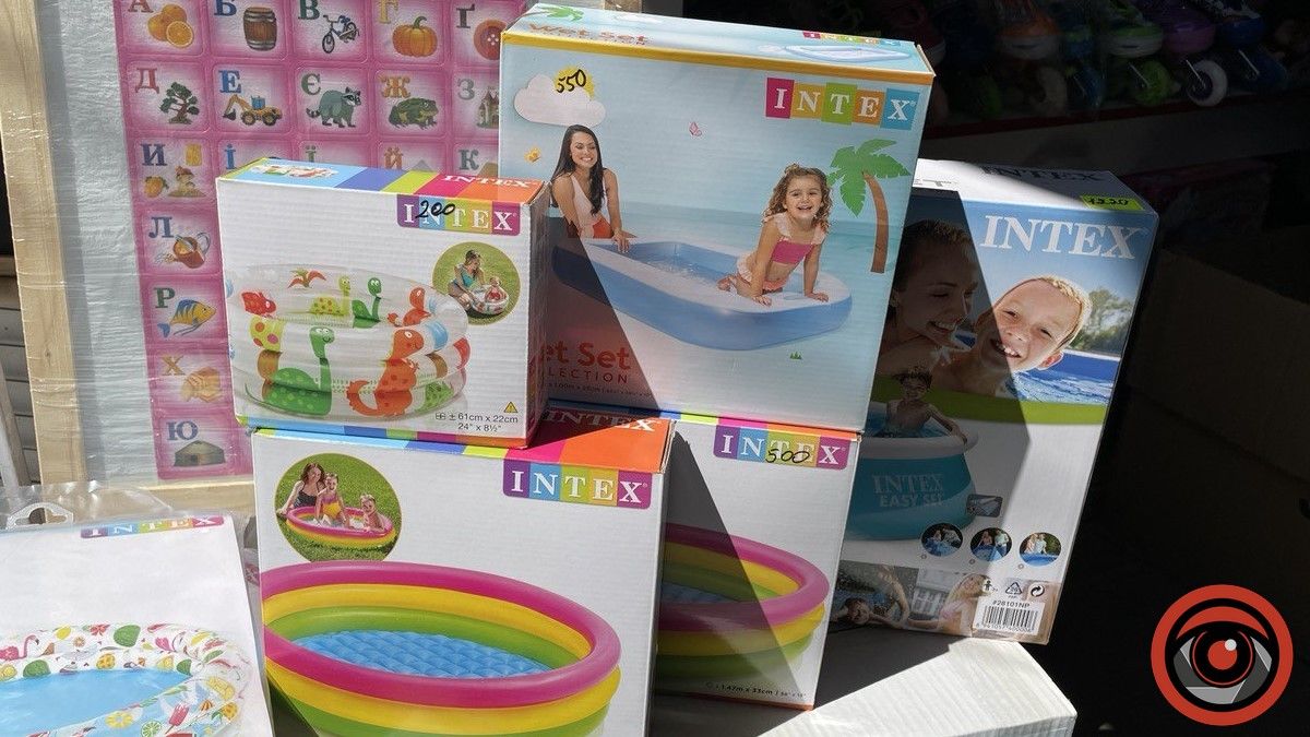 Яку суму потрібно віддати, щоб купити басейн в Коломиї? 1