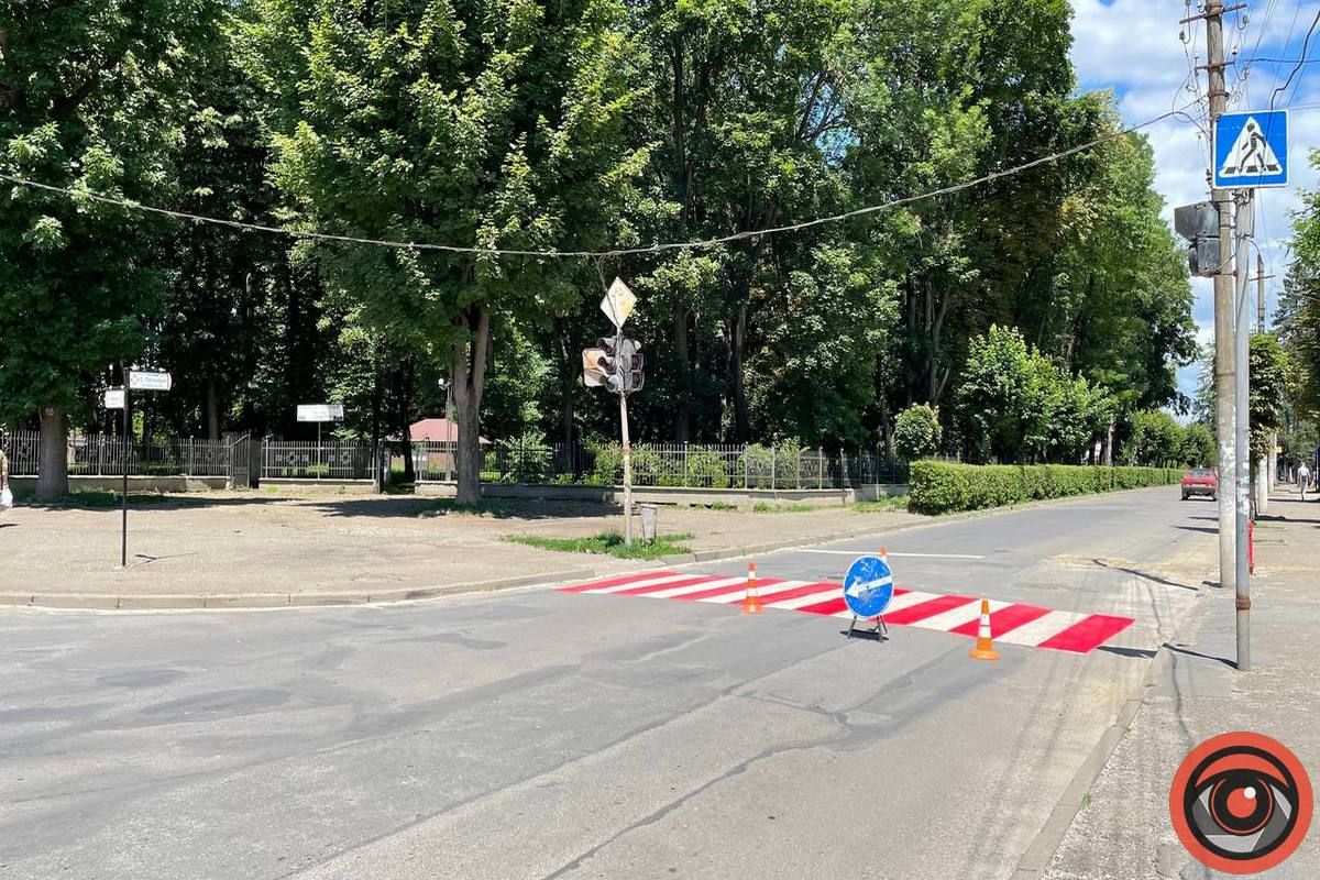 На перехресті Петлюри і Чехова комунальники оновлюють пішохідний перехід 3