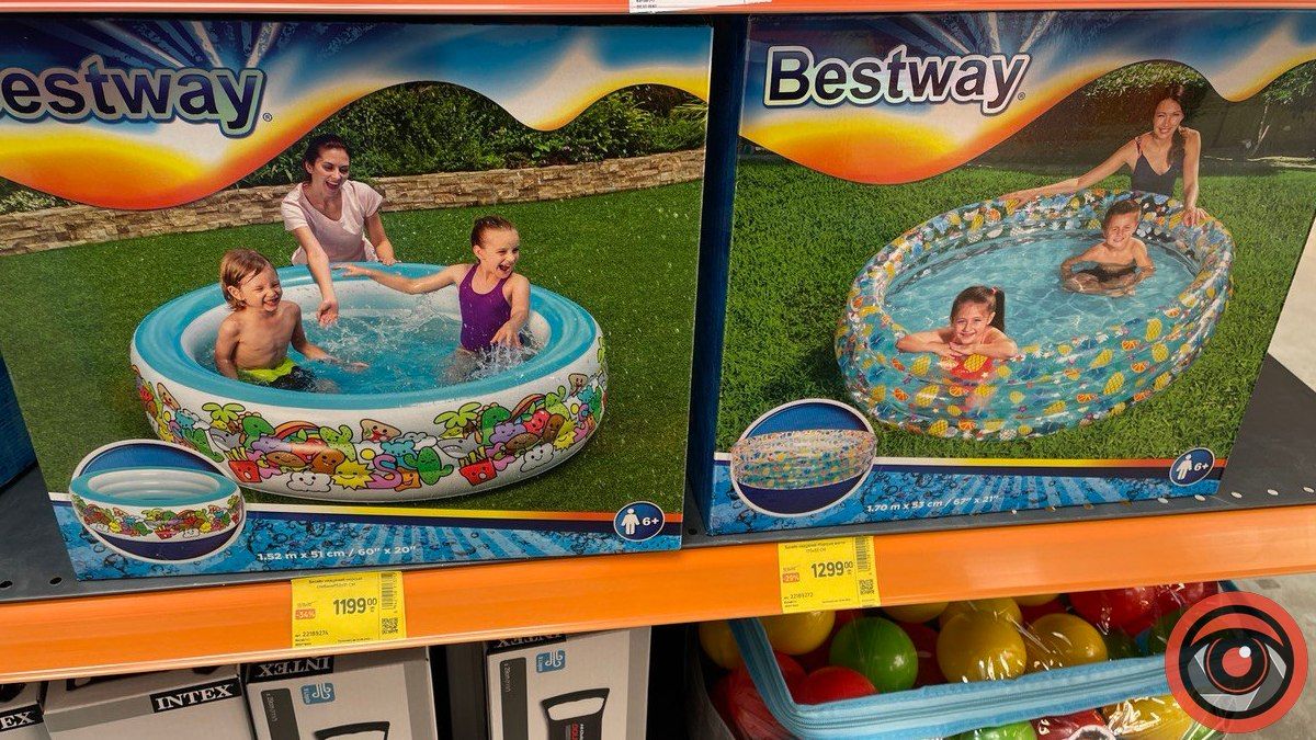 Яку суму потрібно віддати, щоб купити басейн в Коломиї? 12