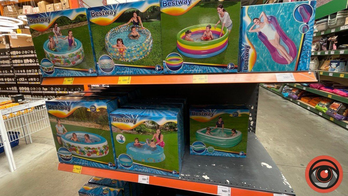 Яку суму потрібно віддати, щоб купити басейн в Коломиї? 13