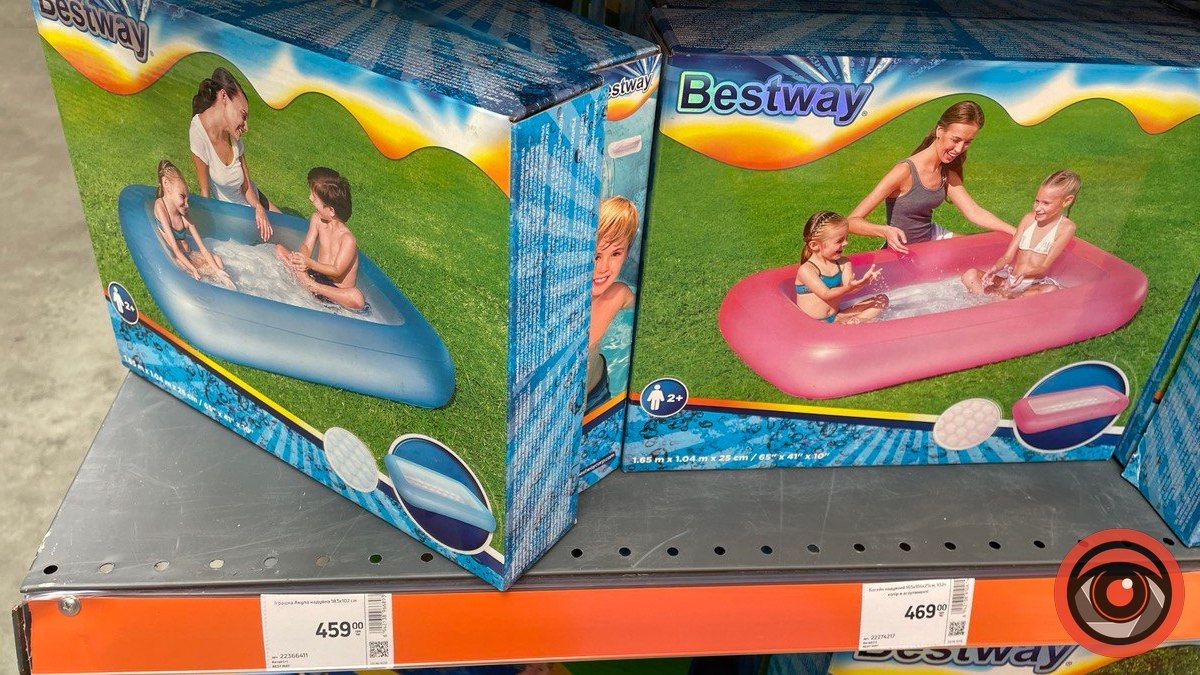 Яку суму потрібно віддати, щоб купити басейн в Коломиї? 14