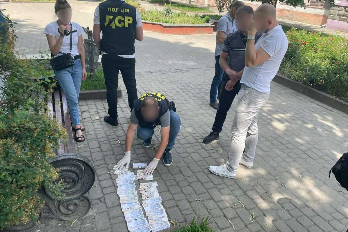 На Прикарпатті директора облавтодору спіймали на хабарі 1