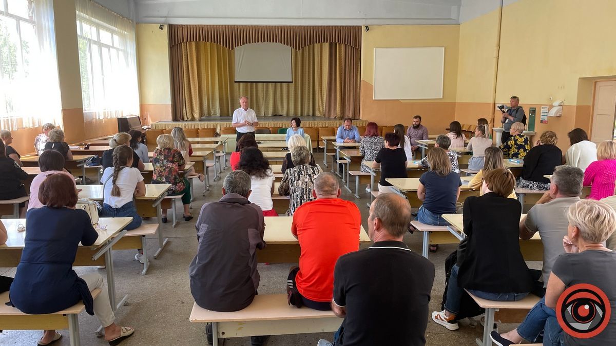 Хочете зберегти ліцей - економте! Міський голова наполягає, вчителі не відступають 3