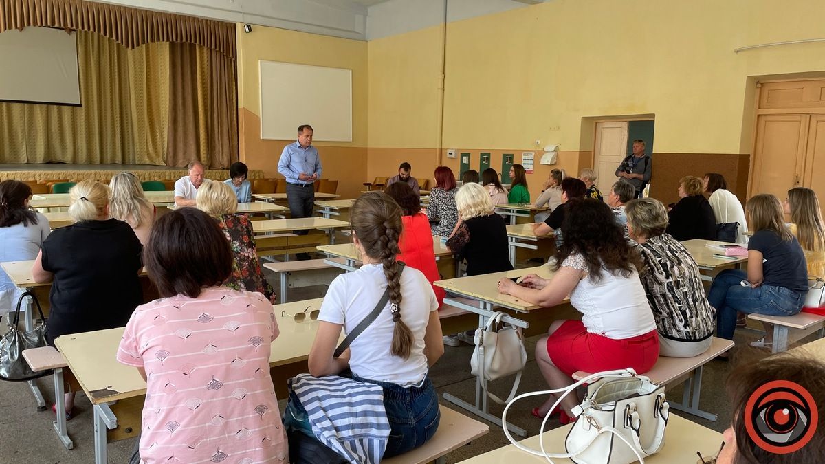 Хочете зберегти ліцей - економте! Міський голова наполягає, вчителі не відступають 1