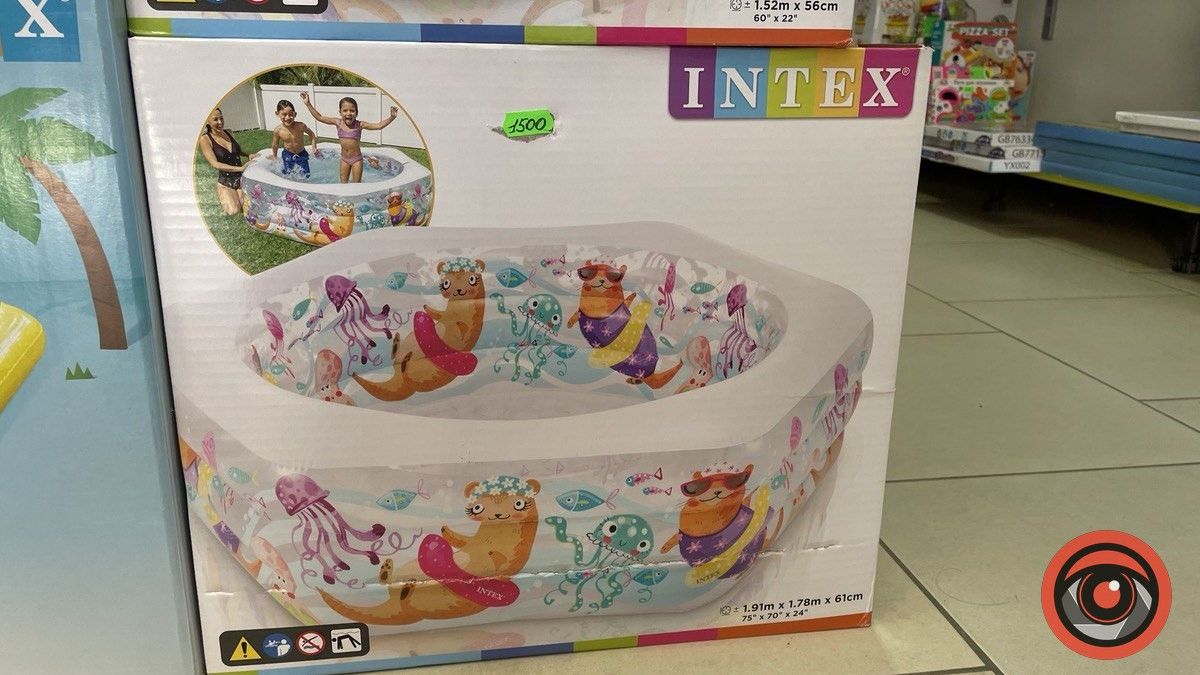 Яку суму потрібно віддати, щоб купити басейн в Коломиї? 3