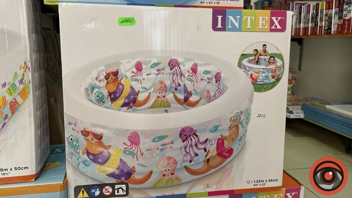 Яку суму потрібно віддати, щоб купити басейн в Коломиї? 4