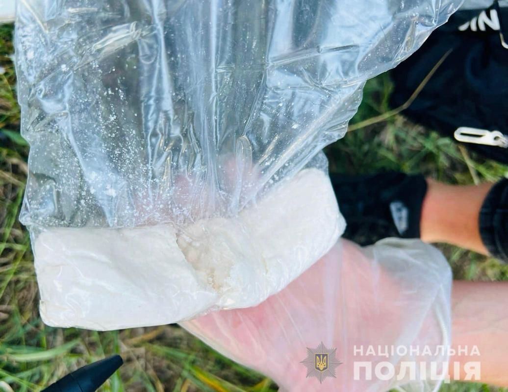 22-річний прикарпатець отримав на пошті наркотики в упаковці з-під косметики 2